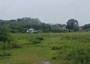 helicóptero faz pouso de emernecia em Santo Amaro na Bahia