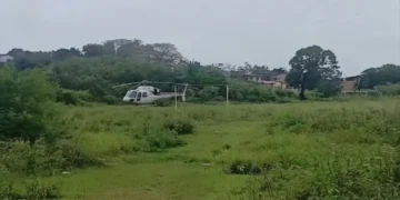 helicóptero faz pouso de emernecia em Santo Amaro na Bahia