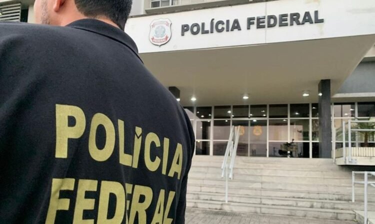 Polícia Federal mira desvios de R$ 9,6 milhões em nova fase de operação contra corrupção na UFF 1 desviar recursos públicos destinados à Universidade Federal Fluminense (UFF) , c