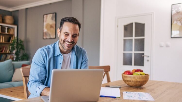 Tecmundo e Remotar abrem 41 oportunidades de trabalho remoto internacional em 05/07 1 Home office: 41 vagas para trabalho remoto internacional [05/07