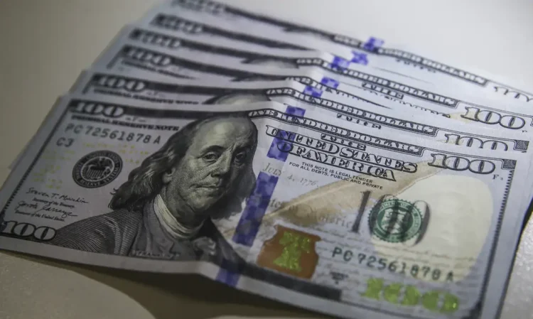 Dólar cai ao menor patamar em três semanas e Ibovespa avança 1,22% 1 © Valter Campanato/Agência Brasil