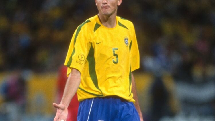 Edmílson, campeão mundial de 2002, transforma sucesso no futebol em legado social no interior paulista 1 te como Edmílson , alcançou o auge do futebol mundial conquistando a Liga dos Ca