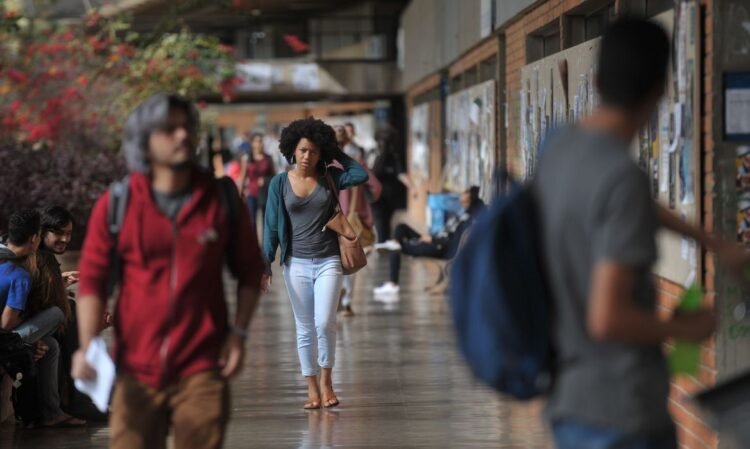Dilema da parentalidade: mais da metade dos universitários com filhos já interrompeu os estudos 1 © Marcello Casal jr/Agência Brasil