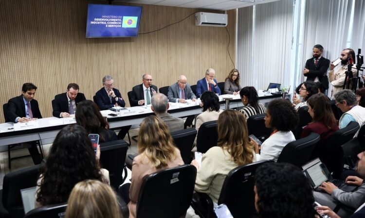 Governo federal anuncia plano de socorro a setores afetados por novas tarifas dos EUA 1 Governo federal anuncia plano de socorro a setores afetados por novas tarifas dos EUA