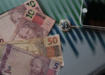 Atividade econômica brasileira avança 0,1% em maio, com setores em direções opostas