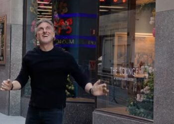 Luciano Huck no The Tonight Show: apresentador brasileiro em destaque com elenco internacional