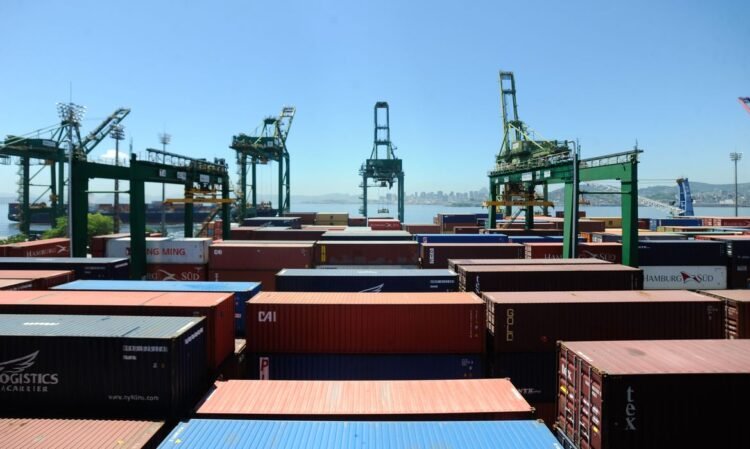 Tarifas dos EUA afetam indústria brasileira, mas impacto na balança comercial é limitado 1 Tarifas dos EUA afetam indústria brasileira, mas impacto na balança comercial é limitado
