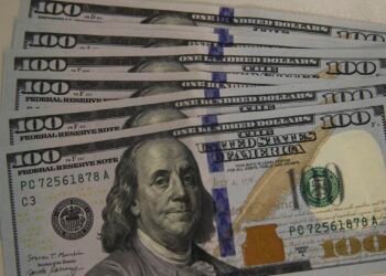 Dólar recua para R$ 5,08 enquanto Ibovespa acumula quarta queda consecutiva