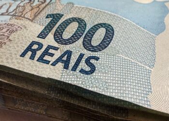 Dólar recua para R$ 5,07 e atinge menor patamar em um mês com alta do petróleo