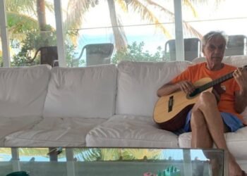 O refúgio baiano de Caetano Veloso: um lar à beira-mar que acolhe a elite cultural brasileira