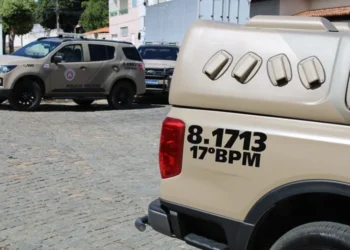 Surto psicótico em Guanambi resulta em ataque a equipe do Samu e danos a viatura