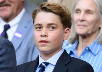 A rotina do príncipe George em uma mansão histórica avaliada em R$ 105 milhões