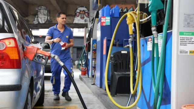 Governo prorroga subsídio de R$ 0,44 na gasolina por mais 30 dias