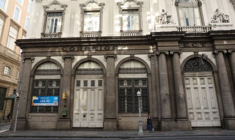Leilão da antiga sede dos Correios no Rio de Janeiro: patrimônio histórico em debate
