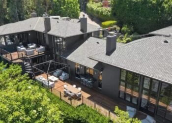 Mansão de Charli XCX em Hollywood Hills é refúgio criativo de R$ 28,5 milhões