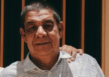 Noah, neto de Zeca Pagodinho, trilha carreira musical aos 16 anos