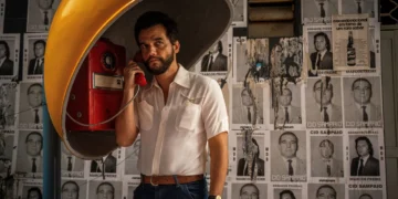 Wagner Moura em cartaz do filme O Agente Secreto