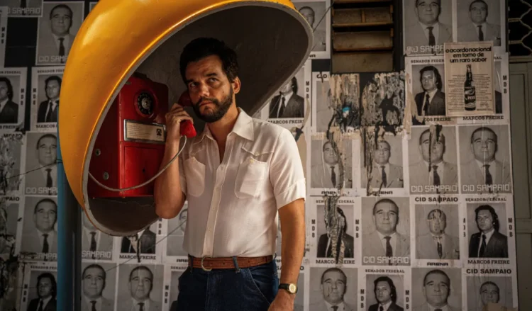 Wagner Moura em cartaz do filme O Agente Secreto
