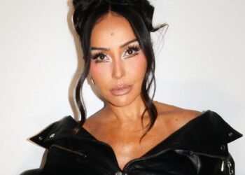 Sabrina Sato exibe barriga de gestação em look autêntico durante evento em São Paulo