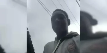 homem aparece em vídeo com armamento pesado e logo depois entra em confronto com a PM e morre