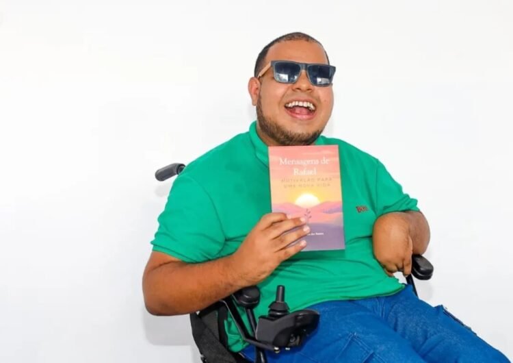 Escritor cadeirante com paralisia cerebral lança segundo livro motivacional em Nova Itarana 1 O escritor cadeirante Rafael Souza dos Santos lançou seu segundo livro motivacional em Nova Itarana.