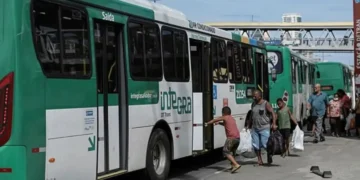 fila de ônibus coletivo em Salvador