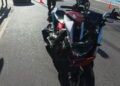 Adolescente de 14 anos morre após colisão entre moto e carro parado em Salvador 2 motocicleta vermelha que se envolveu em acidente que vitimou um adolescente de 14 anos em Salvador