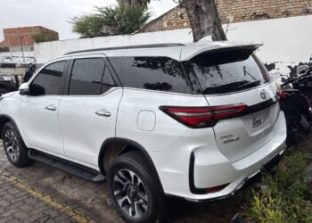 Toyota SW4 avaliada em R$ 350 mil apreendida em Feira de Santana