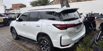Toyota SW4 avaliada em R$ 350 mil apreendida em Feira de Santana