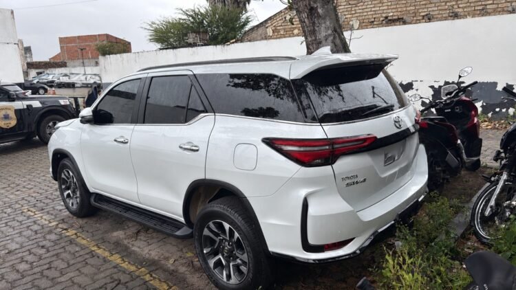 Toyota SW4 avaliada em R$ 350 mil apreendida em Feira de Santana