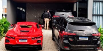 Carros de luxo apreendidos em Feira de Santana durante operação aposta suja do MPBA
