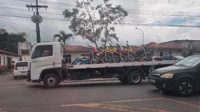 motos apreendidas em oficina de Santo Amaro sob suspeitas de terem sido clonadas