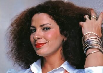 A trajetória de Clara Nunes: da fábrica de tecidos ao estrelato no samba