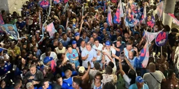 caminhada de ACM Neto em Santo Amaro durante campanha da Eleição 2026
