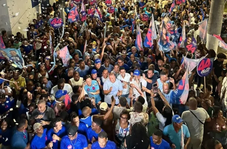 caminhada de ACM Neto em Santo Amaro durante campanha da Eleição 2026