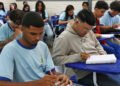 Alunos nascidos em setembro e outubro recebem R$ 200 do Pé-de-meia nesta sexta-feira