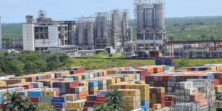 Amcham alerta para riscos de retaliação comercial e defende diálogo com os EUA