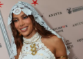 Anitta mobiliza multidão em Niterói durante apresentação da turnê Equilibrivm