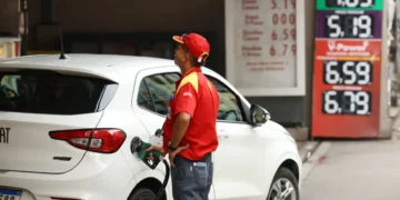 Aumento de etanol na gasolina gera impasse sobre segurança veicular no Brasil
