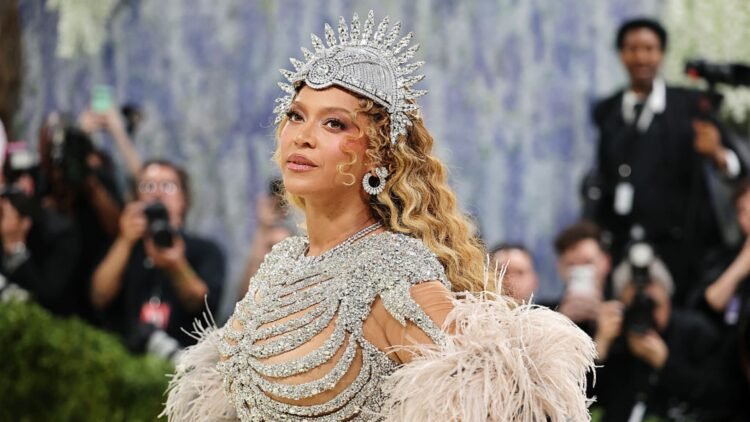 Beyoncé presenteia mãe com mansão avaliada em R$ 30 milhões em Houston