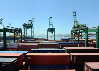 Brasil e EUA buscam solução para tarifas comerciais em reunião virtual