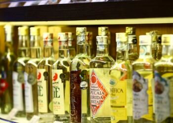 Cadeia produtiva da cachaça registra expansão recorde no Brasil