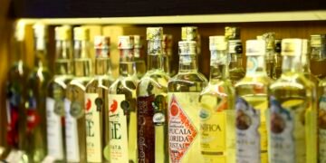 Cadeia produtiva da cachaça registra expansão recorde no Brasil
