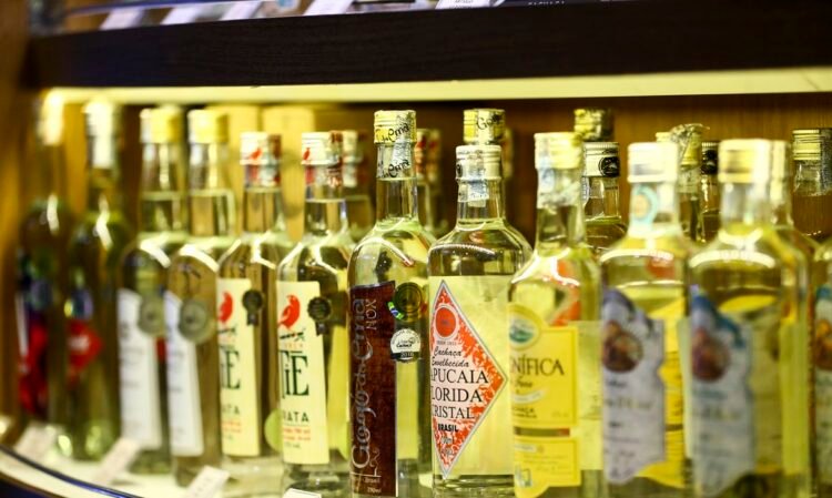 Cadeia produtiva da cachaça registra expansão recorde no Brasil 1 Cadeia produtiva da cachaça registra expansão recorde no Brasil