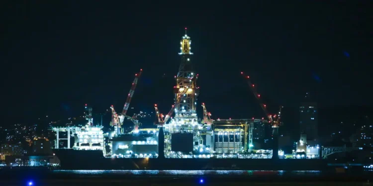 Camex ignora liminar e estende por 60 dias taxa de 12% na exportação de petróleo