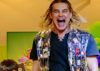 Carmo Dalla Vecchia comemora 55 anos em festa compartilhada com o filho Pedro, que faz 7 anos