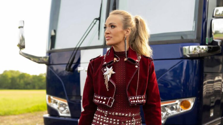 Carrie Underwood troca luxo urbano por rotina rural em fazenda no Tennessee
