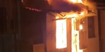 casa em chamas em Santo Antônio de Jesus
