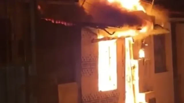 casa em chamas em Santo Antônio de Jesus