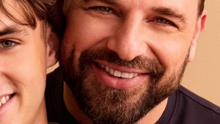 Cássio Reis e filho Noah impressionam com semelhança em registros de campanha